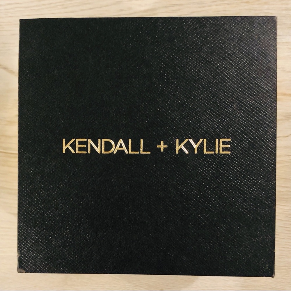 KENDALL AND KYLIE GOLD WATCH WITH BOX & PAMPHLET - Picture 5 of 6